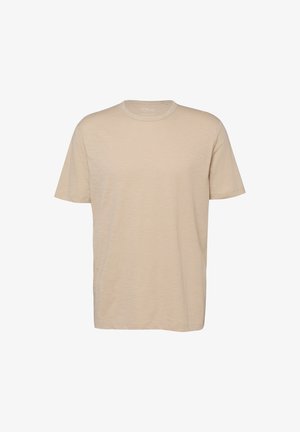 Beige T-Shirt mit kurzen Ärmeln und Rundhalsausschnitt, schlichtes Design, vor weißem Hintergrund hängend.