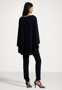 Lauren Ralph Lauren BELTED CAPE GEORGETTE JUMPSUIT - Kombinezons - lighthouse navy