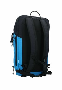Zaino nero e blu con spallacci imbottiti, tasche esterne con zip e una maniglia superiore; realizzato in materiali resistenti e impermeabili.