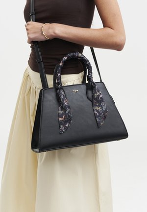 FABLE ENGLAND, BLACK STRUCTURED TOTE  - Sac à main - black