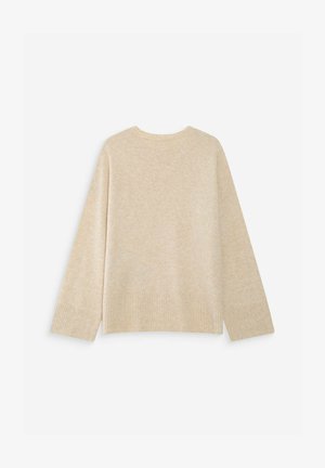 Maglione beige lavorato a maglia con maniche lunghe, polsini e orlo a coste, mostrato di spalle su sfondo bianco.