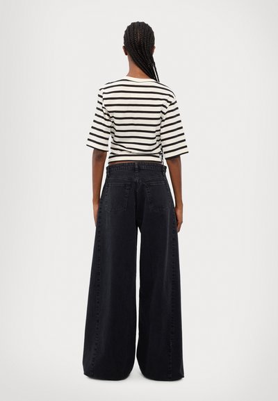 Baum und Pferdgarten JALYA - Tricou cu imprimeu - black whisper stripe