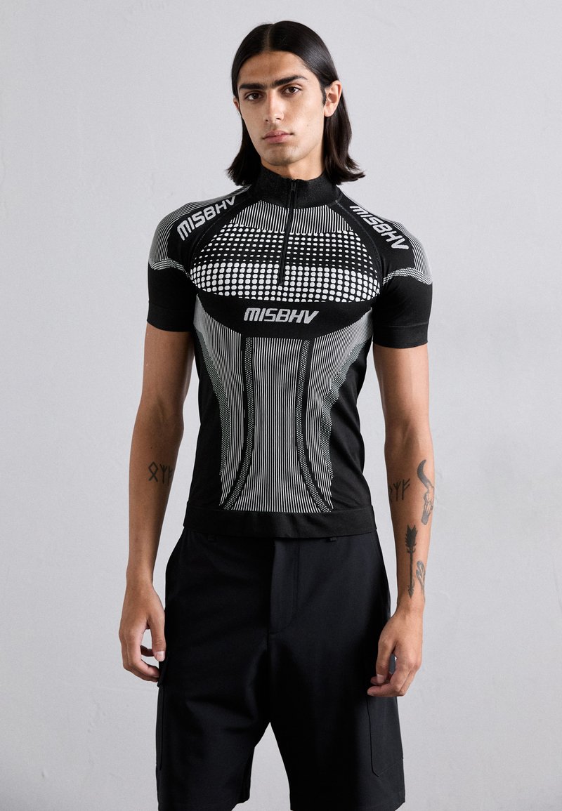 Čierny cyklistický dres s krátkym rukávom má zips vpredu, kontrastné biele grafické vzory a priliehavý strih. Spárované s čiernymi šortkami.