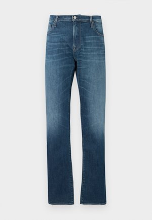 Denimu džinsi vidēji zilā krāsā ar izbalējušu apdari. Iezīmē piecas kabatas, pogu aizdari un taisnu kāju dizainu. Gluda tekstūra.