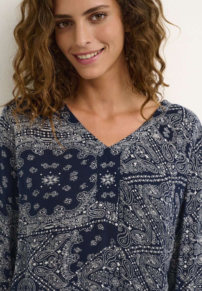 Kaffe - GEISA - Blouse - midnight marine chalk paisley, Vergroten