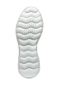 Suola bianca delle sneaker con texture ondulata e fori di ventilazione. Presenta una finitura in gomma liscia con il logo Geox vicino al tallone.