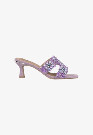 Alma Blue, Pantofle na podpatku - purple