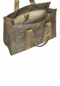 Sac fourre-tout texturé beige et brun, en tissu sergé, avec un intérieur crème, des accents dorés, deux poignées supérieures et un compartiment zippé.