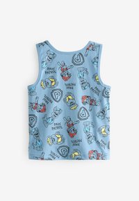 Blå tanktop med ett upprepande mönster av tecknade hundar och texten "PAW PATROL", tillverkad av mjukt tyg med en slät yta.