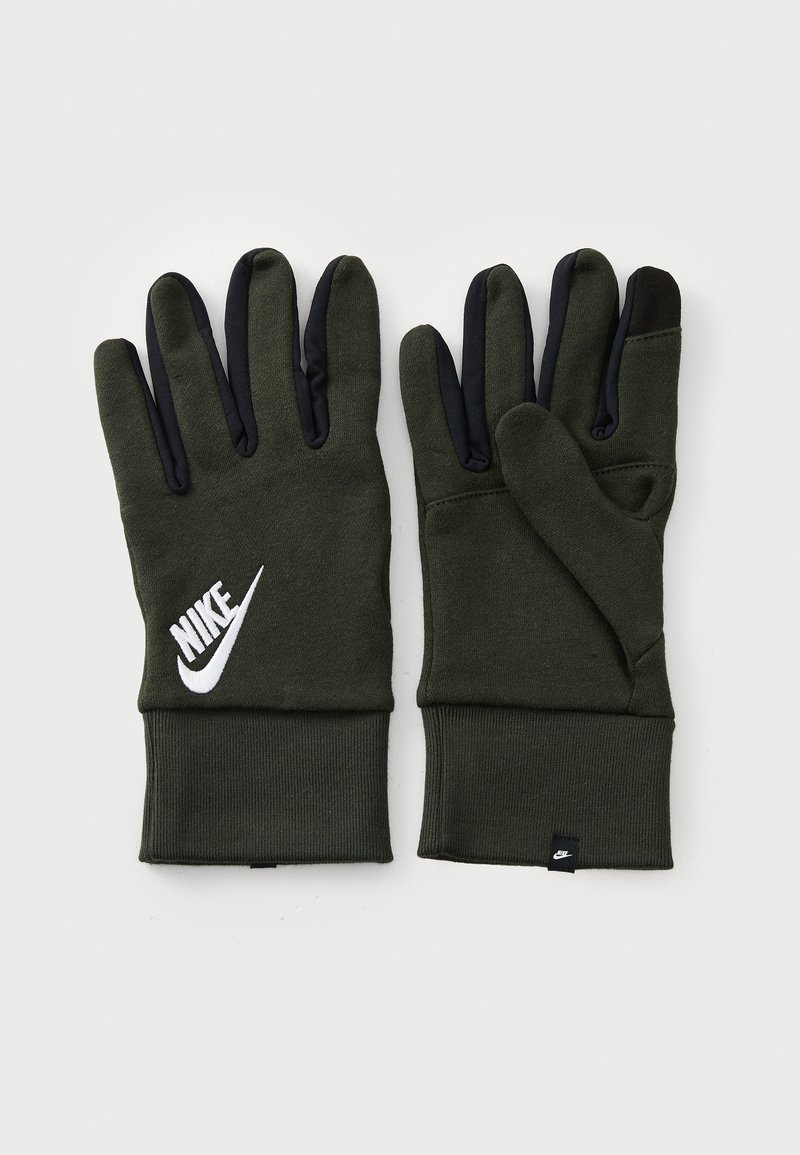 Zöld kötött kesztyű fekete ujjakra tapadó felülettel. Fehér Nike logóval a csuklón, szoros mandzsettával és áramvonalas kialakítással rendelkezik.