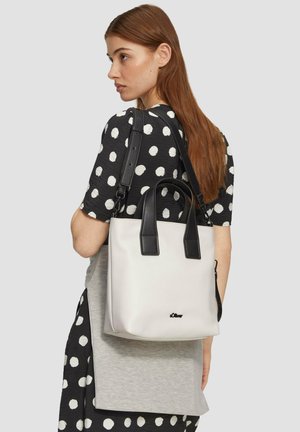 LÄSSIGER SHOPPER MIT ABNEHMBAREN RIEMEN UND KURZTRAGEHENKEL - Handbag - helles beige