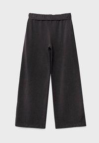 Pantalon noir à jambes larges avec taille élastique en tissu doux, présenté sur un fond uni clair.