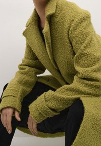 Kaffe Klasický kabát - green