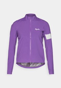 Paarse fietsjacket gemaakt van lichtgewicht materiaal, voorzien van een volledige rits aan de voorkant, hoge kraag en een reflecterende witte accent op de mouw.