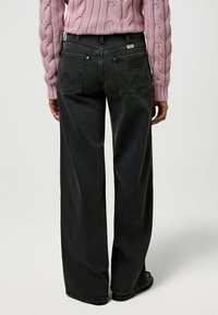 Wrangler WORLD WIDE - Wide leg - streak