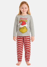 Maglietta da pigiama grigia a maniche lunghe con testo "Feelin' Grinchy" e grafica del Grinch; pantaloni da pigiama a strisce rosse e grigie, tessuto morbido, vestibilità comoda.