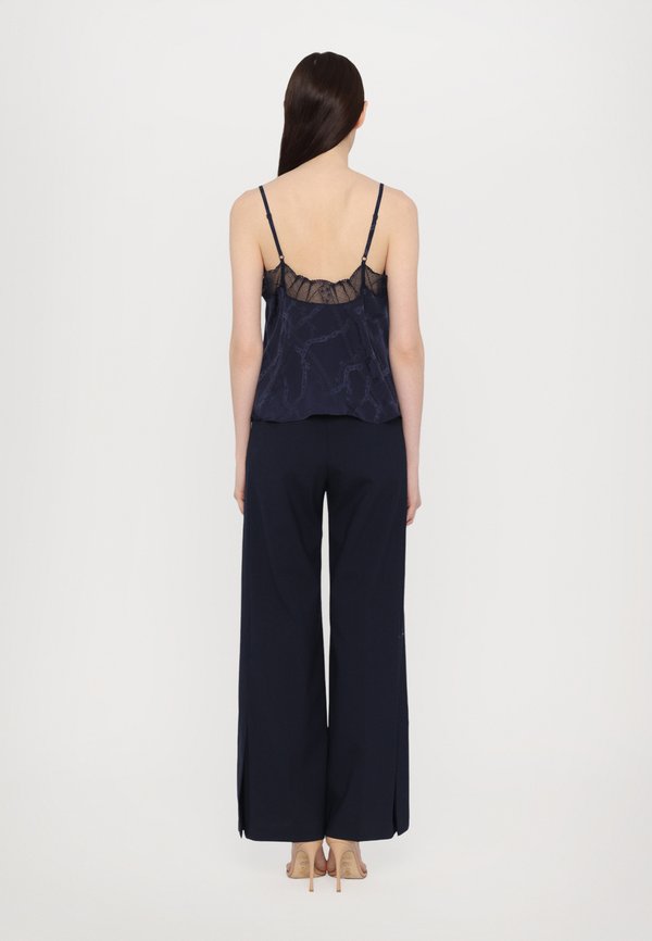 CYOKO CHAINES - Top - encre3