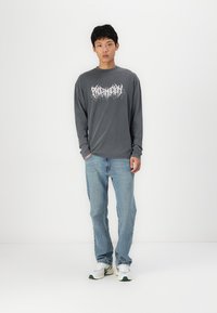 Hollister Co. Ravne kavbojke - medium wash