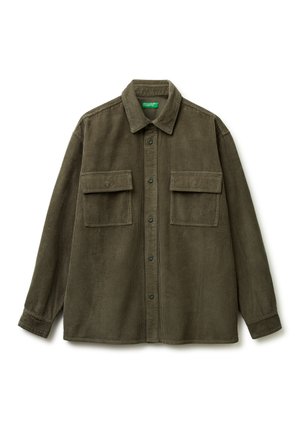 MILITARY-STYLE POCKETS WITH FLAPS ON FRONT BUTTON FASTENING - Camisa - green