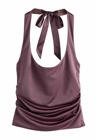 Haut sans manches bordeaux avec un décolleté en scoop plongeant, des côtés froncés, et une texture satinée avec un ruban noué à l'arrière.