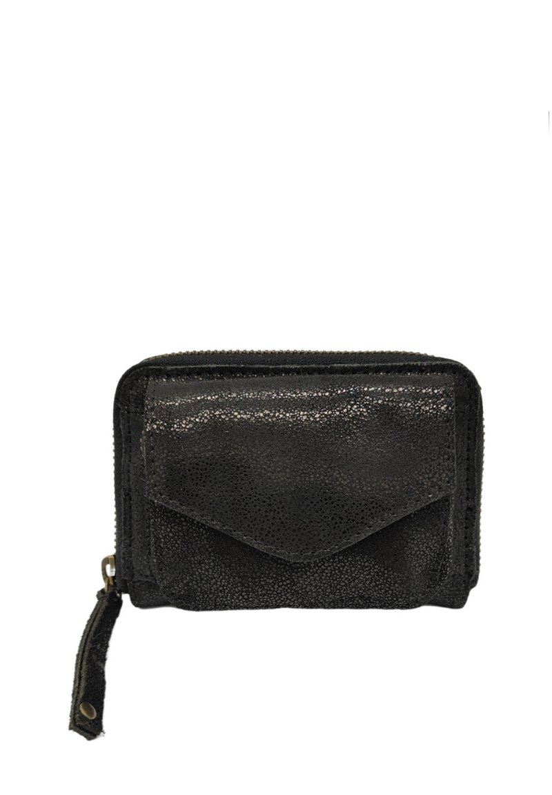 Portefeuille en cuir noir avec une finition texturée, fermeture éclair et une poche à rabat à l'avant. Comprend une petite tirette de fermeture éclair pour un accès facile.