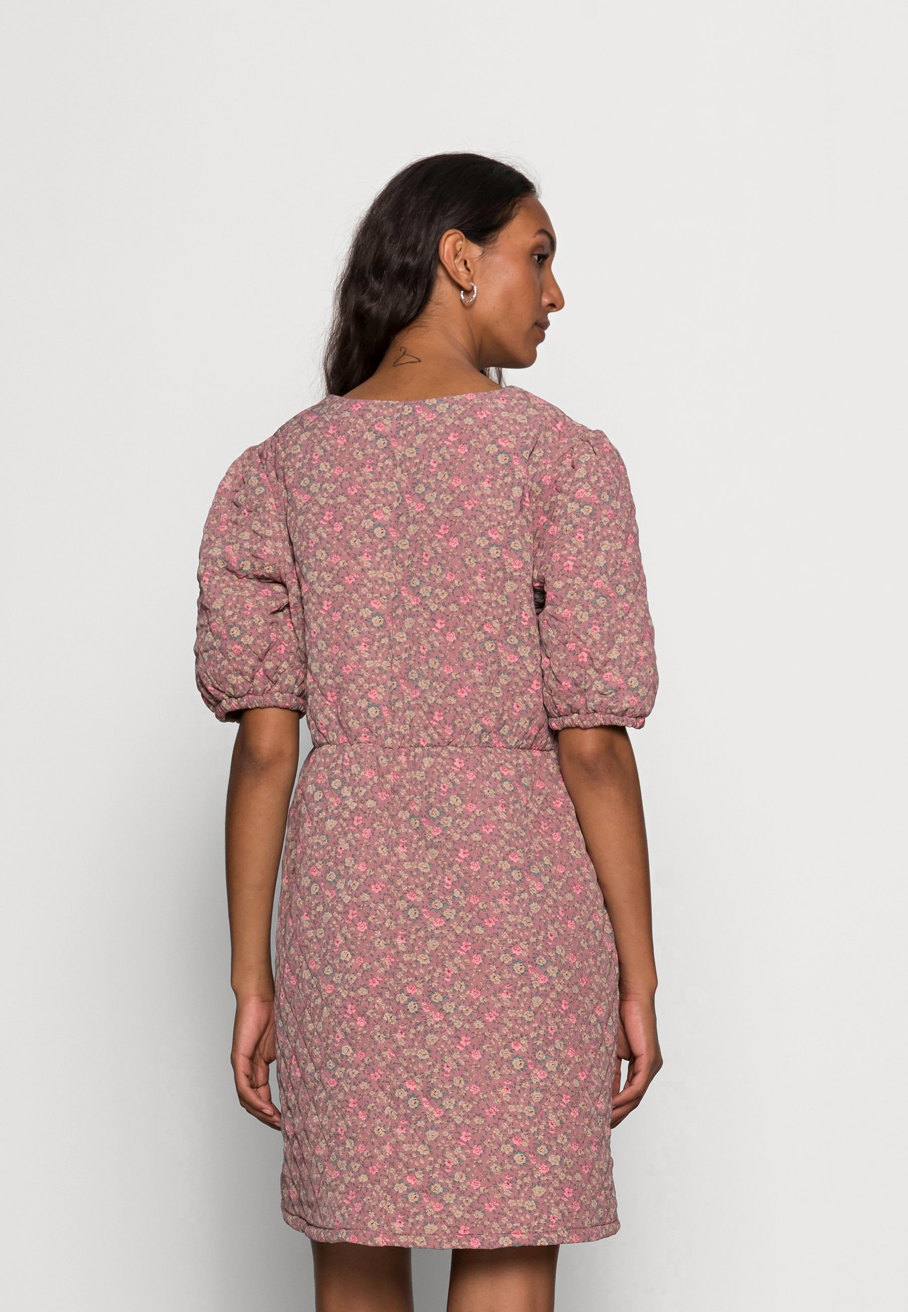 Damen FUNIKA DRESS - Freizeitkleid Damen FUNIKA DRESS - Freizeitkleid