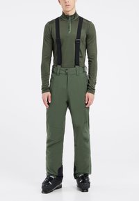 Groene winterskibroek met verstelbare zwarte bretels, voorzakken, een gladde textuur en verstevigde zwarte boorden voor duurzaamheid.