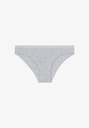 Tanga de algodón gris con una cinturilla elástica suave, que presenta una textura moteada y un diseño minimalista. Sin patrones o acentos visibles.