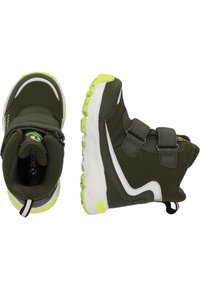 Grüne Stiefel mit zwei Klettverschlüssen, weißen Akzenten und einer strukturierten Gummisohle. Sie verfügen über einen gepolsterten Kragen und eine Zugschlaufe für einfaches Anziehen.