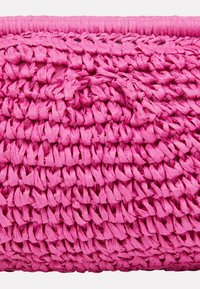 IZIA Kuvertväska - fuchsia