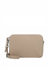 Beige Leder Umhängetasche mit rechteckiger Form, verstellbarem Schulterriemen, geprägtem Logo und glatter Textur. Silbernfarbene hardware Akzente.