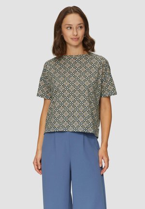 Haut à manches courtes à motifs en bleu foncé, avec un design floral en crème et marron clair, une coupe carrée et un col rond.