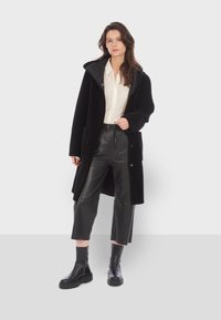 Oakwood ANGELIQUE REVERSIBLE - Manteau classique - black