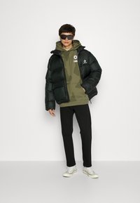Converse PATCH POCKET PUFFER JACKET - Kurtka zimowa