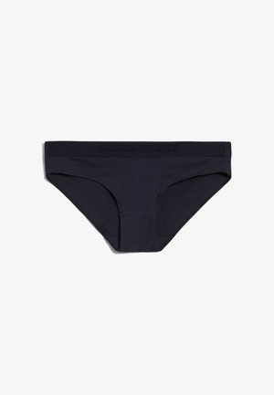 Marineblauwe katoenen bikini slip met een brede elastische tailleband met de gegraveerde merknaam "ARMEDANGELS." Glad textuur, minimalistisch ontwerp.