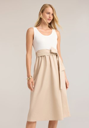 Motivi, VESTITO FLARE CON FIOCCO IN VITA - Vestido informal - beige