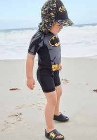 Next LEGIONNAIRE STANDARD - Ranta-asusteet - batman black