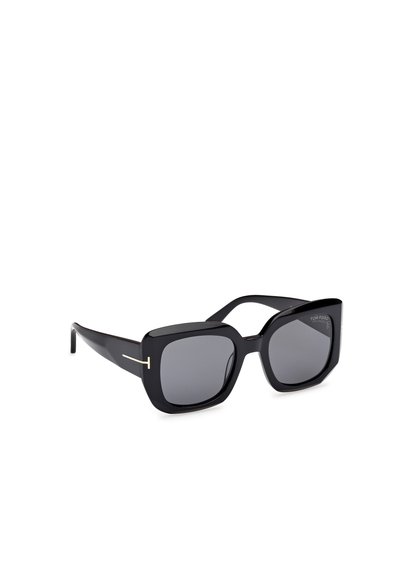 Czarne okulary przeciwsłoneczne w kwadratowym kształcie z ciemnymi soczewkami, z lśniącymi złotymi akcentami na czarnych oprawkach. Gładka tekstura, duży rozmiar, nowoczesny design.