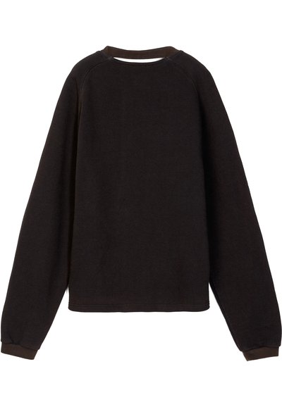 Schwarzes Sweatshirt mit langen Ärmeln, rundem Ausschnitt und Raglanärmeln. Besitzt einen strukturierten Stoff und kontrastierende dunkelbraune Bündchen.