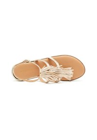 Sandal beige chiaro con multiple cinghie sottili e dettagli in frange sul davanti. Suola piatta color marrone chiaro, texture liscia, design minimalista.