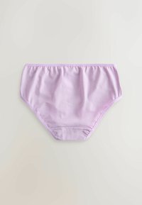 Culottes en coton lavande pour femmes avec une couverture complète et une ceinture élastique, posées à plat sur une surface claire.