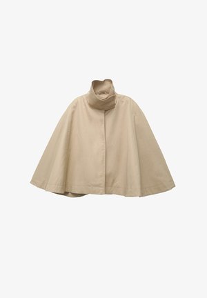 Beige kappe-stil frakke lavet af glat stof, med høj krave og lige frontdesign, brede ærmer og en flydende silhuet.