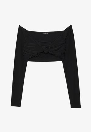 Čierny top s dlhým rukávom a odhalenými ramenami, predná časť s uzlom, vyrobený z ľahkej a elastickej tkaniny.