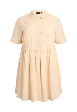 Beige jurk met korte mouwen, kraag, knoopsluiting aan de voorkant, getailleerde taille en een subtiele geblokte textuur.