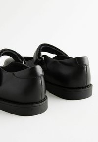 Next REGULAR FIT - Riemchenballerina - lilo stitch black