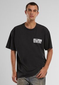 Mister Tee NAS STILLMATIC ACID WASHED  - Tricou cu imprimeu - black