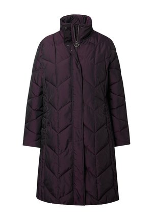 Cappotto lungo imbottito di un viola scuro con colletto alto, chiusura frontale con zip, bottoni a scatto e cuciture a zig-zag.