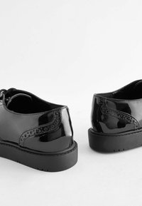 Next FOREVER COMFORT BROGUE CHUNKY WIDE FIT - Cipele s vezicama - black patent