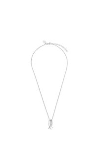 Collana in argento con ciondolo a forma di anelli intrecciati, adornata con piccole gemme insette, che mostra un design elegante.