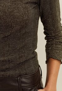 Next COSY SPARKLE - Tops ar garām piedurknēm - chocolate brown